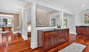 9715 SINGLETON Dr, Bethesda, MD 20817