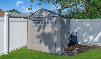 27 Carver St, Bayville, NJ 08721