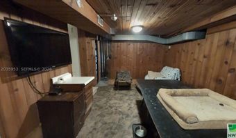 35 Hinshaw St, Arnolds Park, IA 51331