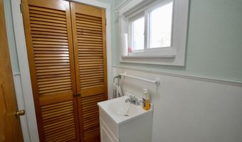 744 Hammond St, Bangor, ME 04401