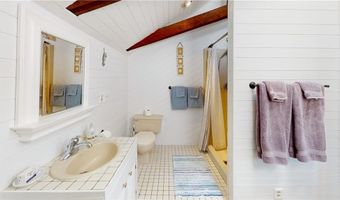 28 W Narragansett Ave, Newport, RI 02840