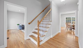 48 Willow St, Cheshire, CT 06410