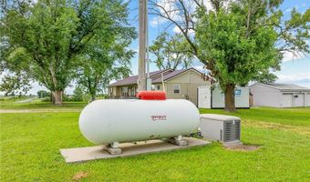 9012 NW State Route 52 Hwy, Amoret, MO 64722