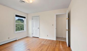1909 N NICHOLAS St, Appleton, WI 54914