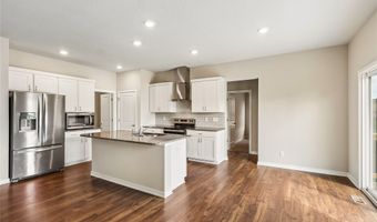 1112 32nd St SE, Altoona, IA 50009