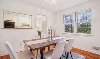 8928 CHELTONHAM Pl, Annandale, VA 22003