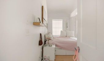 5 Division St, Newport, RI 02840