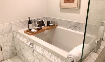 223 Saratoga Rd 2001, Honolulu, HI 96815