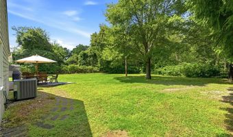 6 Lakewood Dr, Narragansett, RI 02882