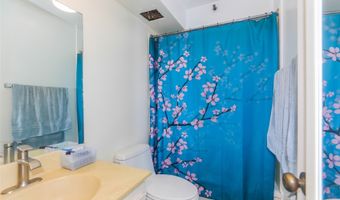 2916 Date St 6F, Honolulu, HI 96816