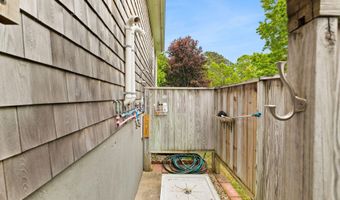 8 Stackpole Cir, Bourne, MA 02532