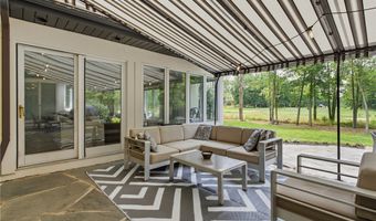 315 Glengarry Dr, Aurora, OH 44202