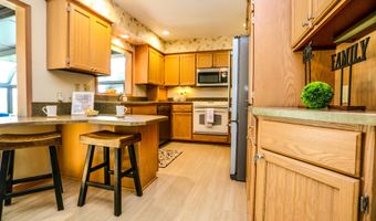 903 Willow Dr, Aberdeen, SD 57401