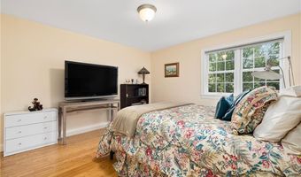 315 Old River Rd 6, Lincoln, RI 02838