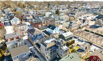 4 Goodwin St 1, Newport, RI 02840