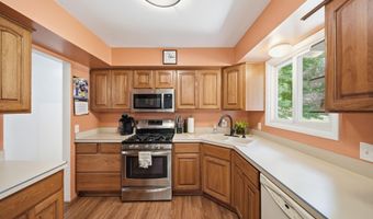 2943 Lee Marie Dr, Adrian, MI 49221
