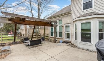 7279 Rolling Meadows Dr, West Chester, OH 45069