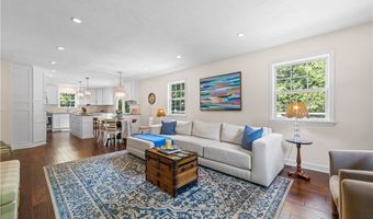 292 Summerhill Dr, Aurora, OH 44202