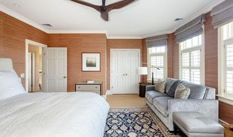 135 Cliff Dr, Narragansett, RI 02882