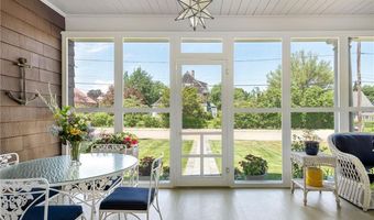 84 Rodman St, Narragansett, RI 02882