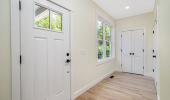 74 Lakeshore Dr, Ashburnham, MA 01430