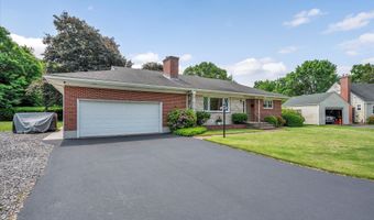 6 Woodlawn Dr, Cromwell, CT 06416