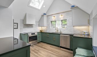 8 Morgan Rd, Canton, CT 06019