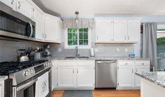 153 Grandview Ave, Lincoln, RI 02865