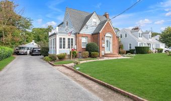 22 Towne St, Amityville, NY 11701