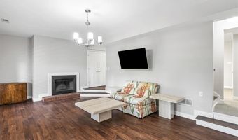 1131 Claytonbrook Ct, Ballwin, MO 63011