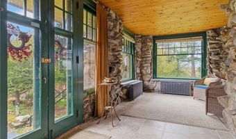 10 Hamilton Hl, Glocester, RI 02829