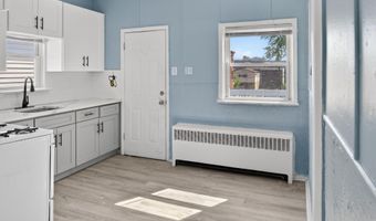 12 W 10TH St, Bayonne, NJ 07002