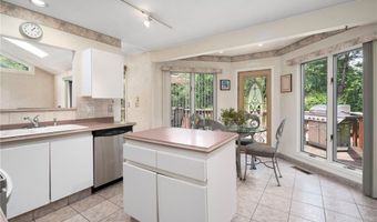 22 Golden View Dr, Johnston, RI 02919