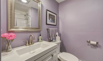 40 Vantana Dr, Bristol, CT 06010