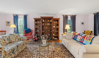 17 Greyledge Dr, Albany, NY 12211
