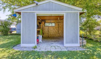1113 Summer St, Algonac, MI 48001