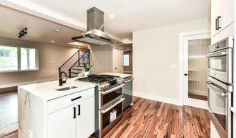 5311 ROOSEVELT St, Bethesda, MD 20814