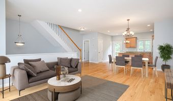 2 Oak Meadows Dr 102, Brookfield, CT 06804