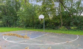 132 Interlachen Rd, Hopkins, MN 55343