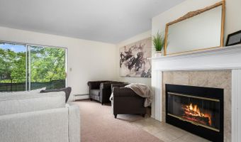 2407 S GOEBBERT Rd G202, Arlington Heights, IL 60005