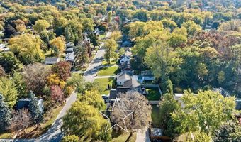 302 E MISSION Rd, Allouez, WI 54301