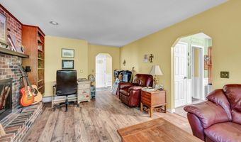 1 Guernsey Rd, Brookfield, CT 06804