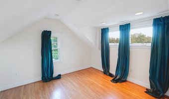 35 Lakewood Cir N, Manchester, CT 06040