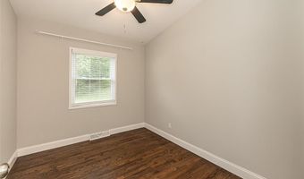 250 Sunset Dr, Ballwin, MO 63011