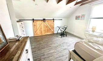 693 Thames St 2, Newport, RI 02840