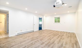 22 Ledgewood Dr 22, Brookfield, CT 06804