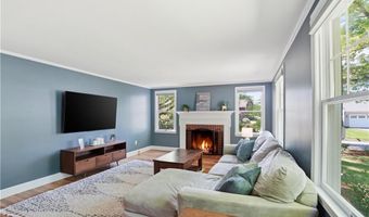 24 Wildflower Rd, Barrington, RI 02806