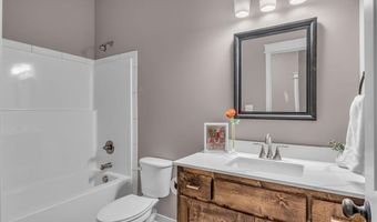 1006 Bluestem Cir, Baldwin City, KS 66006