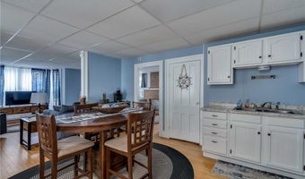 16 Bethune St, Alexandria Bay, NY 13607