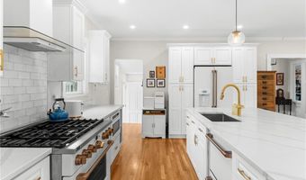 1144 Narragansett Blvd, Cranston, RI 02905